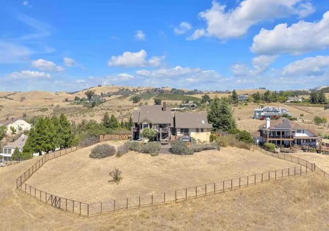 Photo 2 of Sale Pending at 3020 Three Springs Rd, San Jose, CA 95140 | MLS# ML82059431 | Listing updated on 2026-09-23