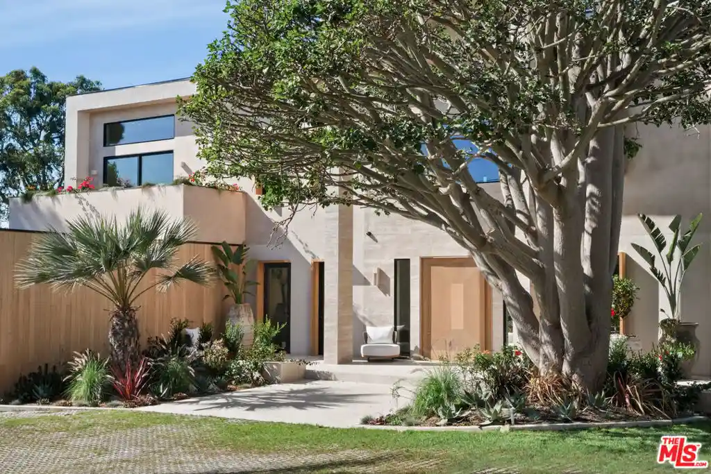 Photo 1 of Single family home for sale at 29329 Bluewater Rd, Malibu, CA 90265 | MLS# 26905657 | Listing updated on 2026-10-14