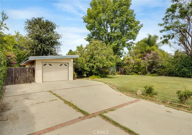 Photo 3 of Sale Pending at 7911 Genesta, Lake Balboa, CA 91406 | MLS# DW26189410 | Listing updated on 2026-09-17