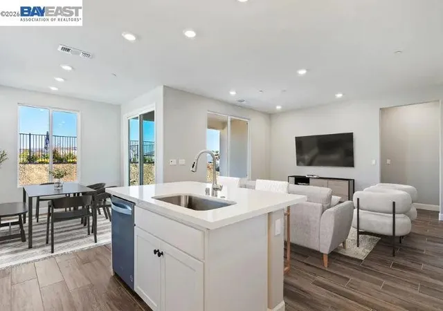 Photo 3 of Single family home for sale at 1808 Cresthaven St, Brentwood, CA 94513 | MLS# 41146597 | Listing updated on 2026-10-05