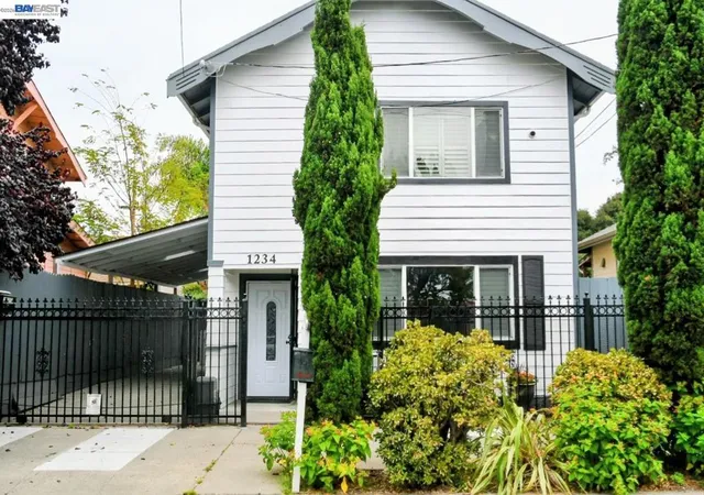 Single family home for sale at 1234 Willow St, Oakland, CA 94607 | MLS# 41146595