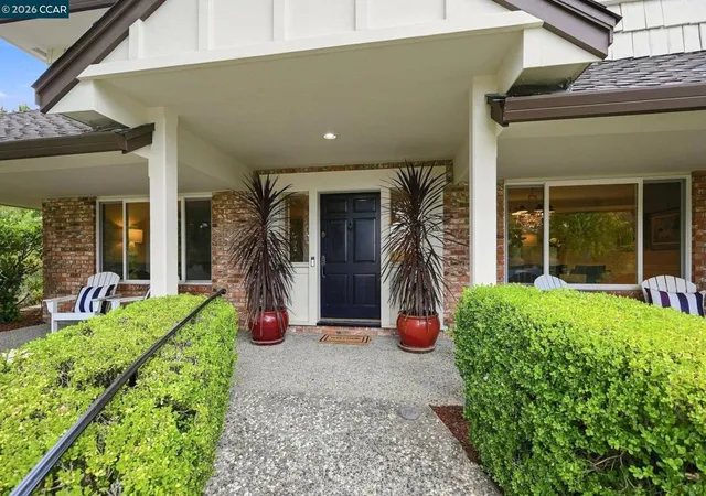Photo 3 of Single family home for sale at 2516 Roundhill Dr, Alamo, CA 94507 | MLS# 41146608 | Listing updated on 2026-10-11