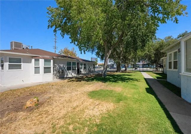 Photo 3 of House for sale at 45031 10Th St W, Lancaster, CA 93534 | MLS# SW26189460 | Listing updated on 2026-10-11