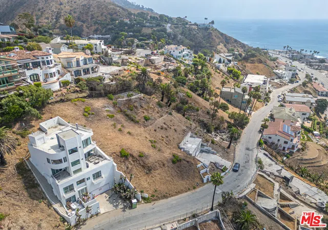 Photo 3 of Land for sale at 21415 Rambla Vista Rd, Malibu, CA 90265 | MLS# 21101484 | Listing updated on 2026-09-13
