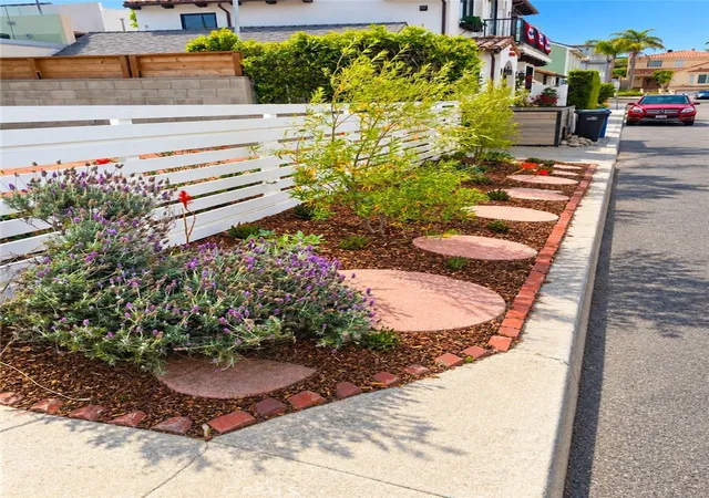 Photo 3 of Single family home for sale at 1836 Hillcrest, Hermosa Beach, CA 90254 | MLS# SB26183767 | Listing updated on 2026-10-09