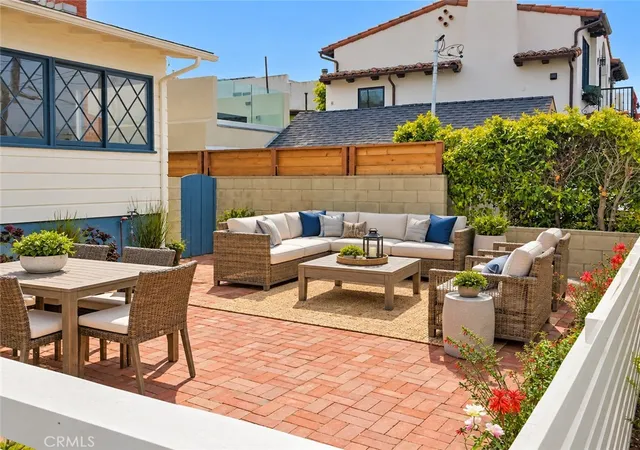 Photo 4 of Single family home for sale at 1836 Hillcrest, Hermosa Beach, CA 90254 | MLS# SB26183767 | Listing updated on 2026-10-09