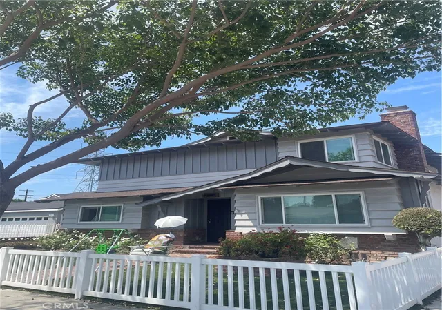 Photo 2 of Multi family home for sale at 8981 Hildreth Ave, South Gate, CA 90280 | MLS# DW26188832 | Listing updated on 2026-09-13