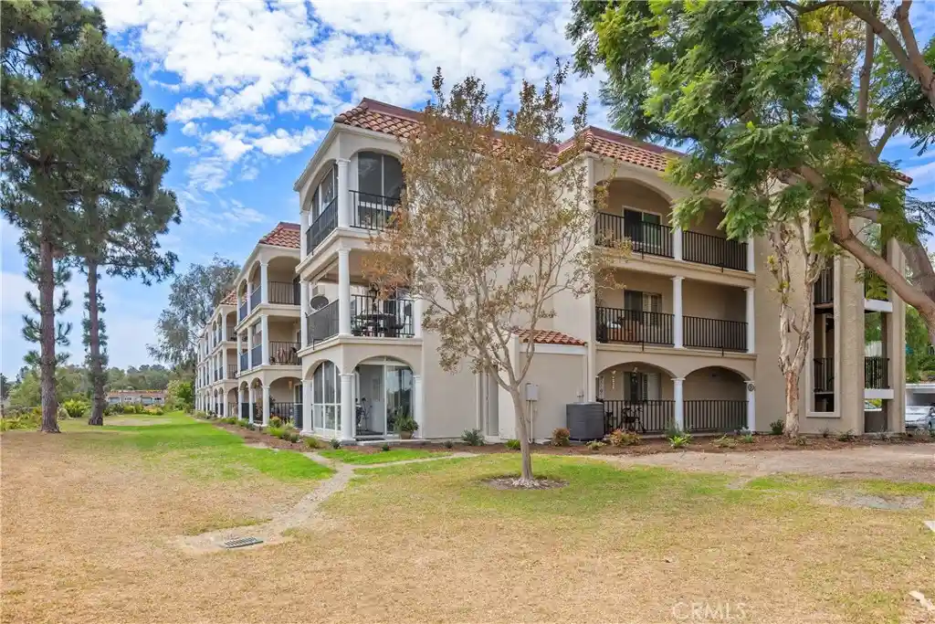Listing Photo 1 - Condo for sale in 4014 Calle Sonora Oeste located at 4014 Calle Sonora Oeste, Laguna Woods, CA 92637 - Unit #2A