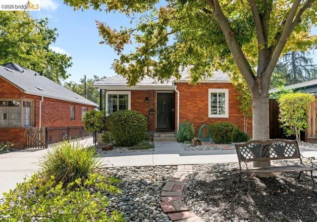 Photo 1 of Single family home for sale at 2214 U St, Sacramento, CA 95818 | MLS# 41146634 | Listing updated on 2026-09-13