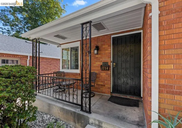 Photo 2 of Single family home for sale at 2214 U St, Sacramento, CA 95818 | MLS# 41146634 | Listing updated on 2026-09-13