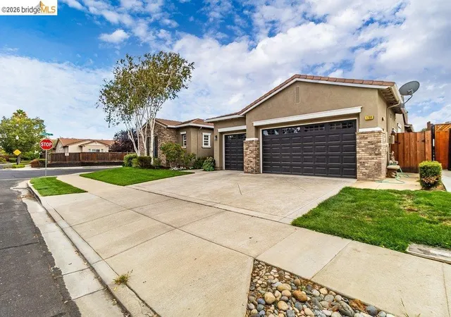 Photo 3 of Single family home for sale at 1700 Ashbourne Pl, Brentwood, CA 94513 | MLS# 41146645 | Listing updated on 2026-10-09