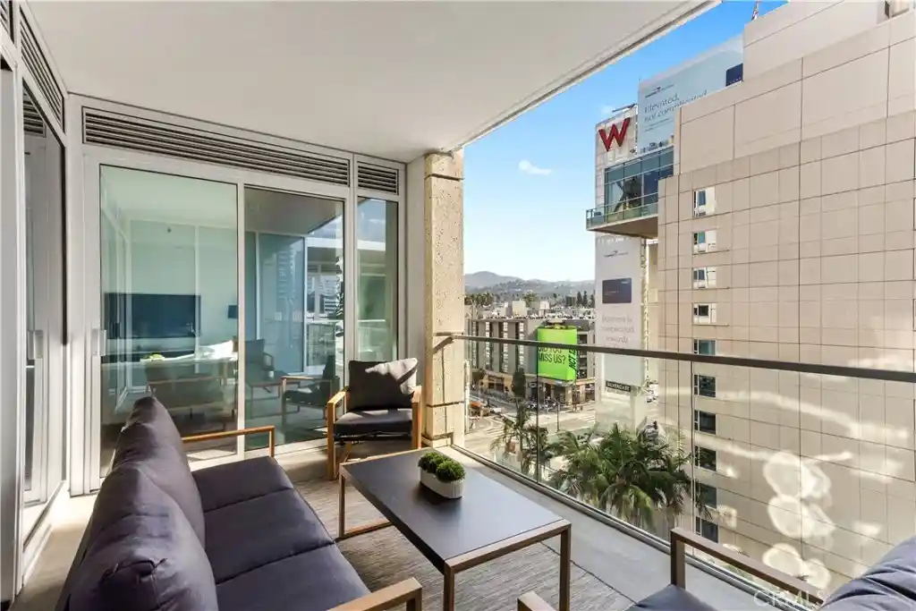 Condo for sale at 6250 Hollywood Blvd 8D, Los Angeles, CA 90028 | MLS# CV26189444