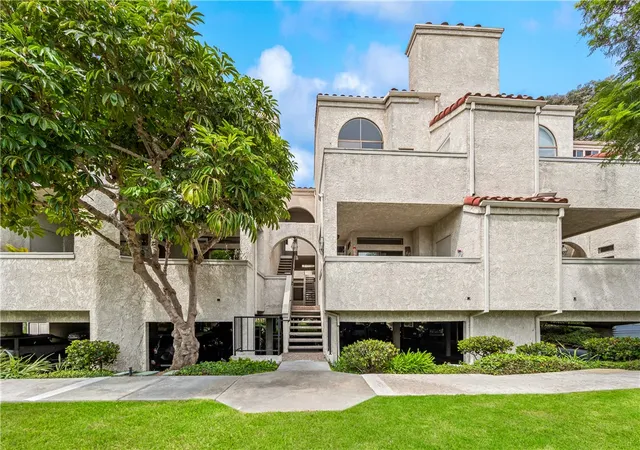 Photo 3 of Condo for sale at 5071 Dorado Dr #106, Huntington Beach, CA 92649 | MLS# OC26183730 | Listing updated on 2026-10-04