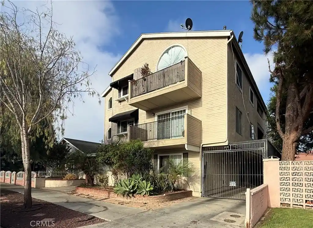 Condo for sale at 1123 Junipero #7, Long Beach, CA 90804 | MLS# SB26189763