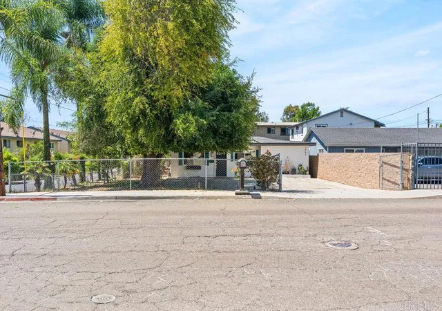 Photo 2 of Single family home for sale at 1061 Old Stage Rd, Fallbrook, CA 92028 | MLS# NDP2608161 | Listing updated on 2026-09-13