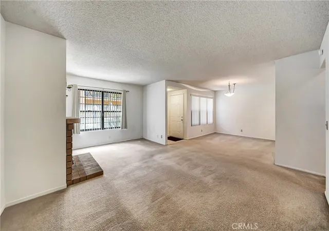 Listing Photo 4 - Condo for sale in building located at 1543 W Ave L, Lancaster, CA 93534 - Unit #1