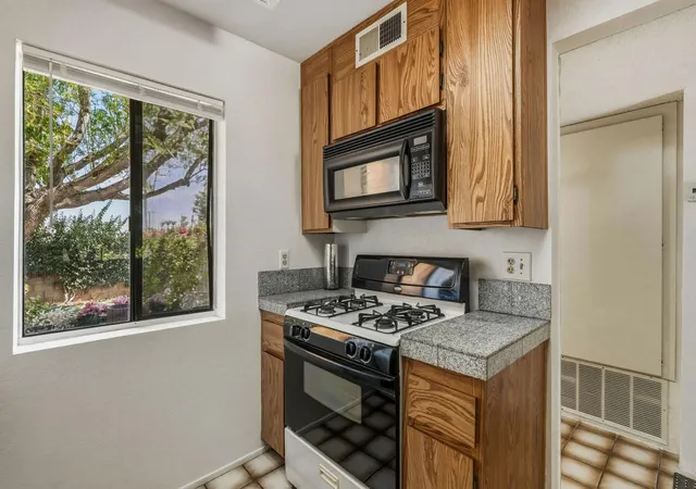 Listing Photo 5 - Condo for sale in building located at 48255 Monroe St, Indio, CA 92201 - Unit #2
