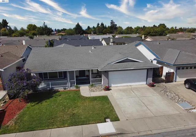 Photo 3 of Single family home for sale at 35831 Caxton Pl, Fremont, CA 94536 | MLS# 41146698 | Listing updated on 2026-10-05