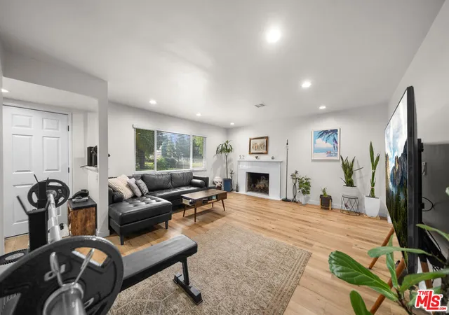 Listing Photo 1 - Condo for sale in building located at 14647 Red Hl Ave, Tustin, CA 92780 - Unit #