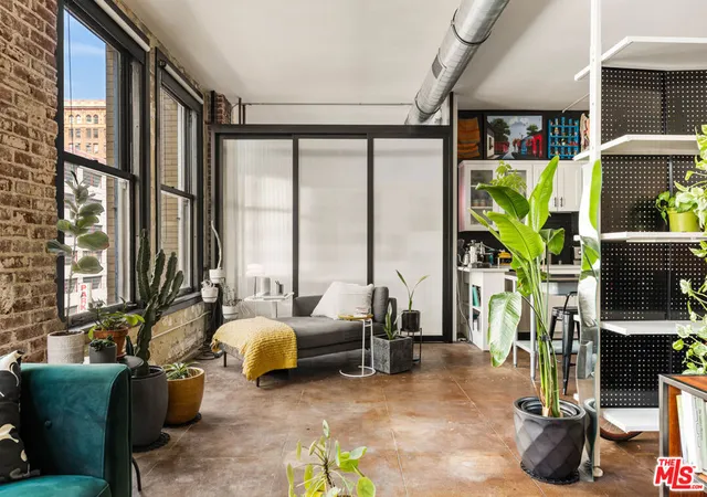 Listing Photo 4 - Condo for sale in building located at 215 W 7th St, Los Angeles, CA 90014 - Unit #407