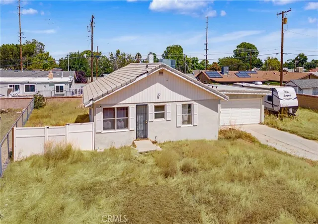 Photo 2 of Single family home for sale at 1047 E Lingard St, Lancaster, CA 93535 | MLS# SR26190416 | Listing updated on 2026-09-01