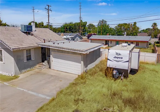 Photo 3 of Single family home for sale at 1047 E Lingard St, Lancaster, CA 93535 | MLS# SR26190416 | Listing updated on 2026-09-01