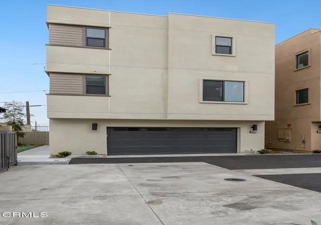 Listing Photo 1 - Condo for sale in building located at 1054 Canal St, Oxnard, CA 93035