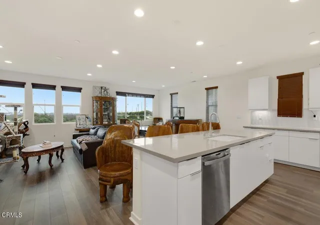Listing Photo 2 - Condo for sale in building located at 1054 Canal St, Oxnard, CA 93035