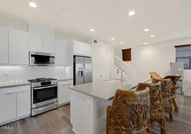 Listing Photo 3 - Condo for sale in building located at 1054 Canal St, Oxnard, CA 93035