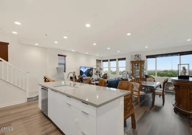 Listing Photo 5 - Condo for sale in building located at 1054 Canal St, Oxnard, CA 93035
