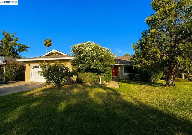 Photo 3 of Sale Pending at 3120 Ozzie Ct, Carmichael, CA 95608 | MLS# 41146730 | Listing updated on 2026-09-13