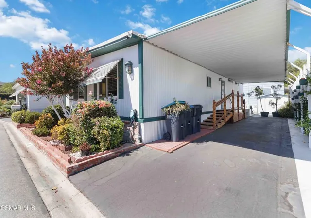 Photo 3 of Manufactured home for sale at 195 Tierra Rejada Rd #197, Simi Valley, CA 93065 | MLS# 226004145 | Listing updated on 2026-10-02