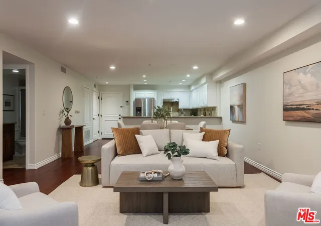 Photo 2 of Condo for sale at 4733 Elmwood Ave #102, Los Angeles, CA 90004 | MLS# 26910215 | Listing updated on 2026-10-01