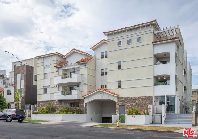 Photo 3 of Condo for sale at 4733 Elmwood Ave #102, Los Angeles, CA 90004 | MLS# 26910215 | Listing updated on 2026-10-01