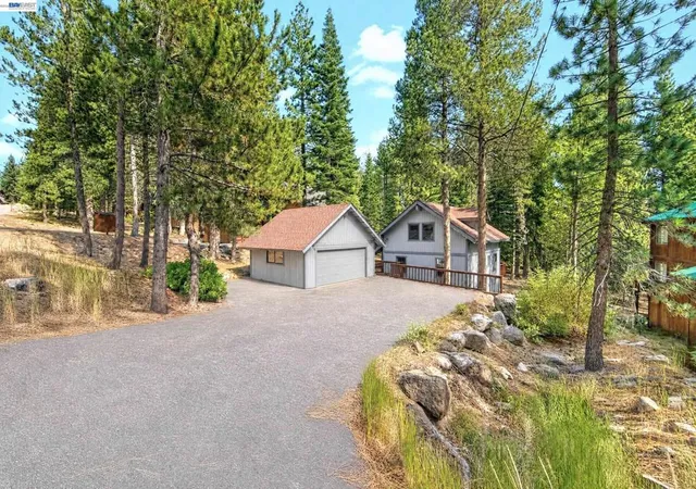 Single family home for sale at 12057 Bennett Flt Rd, Truckee, CA 96161 | MLS# 41146739