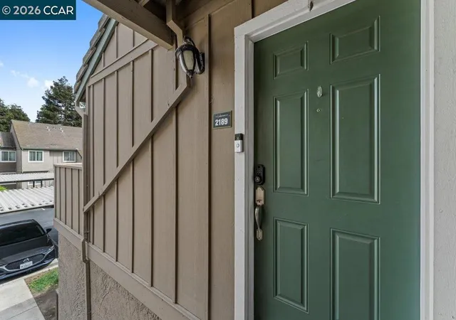 Listing Photo 2 - Condo for sale in building located at 2189 Lakeview, Pittsburg, CA 94565