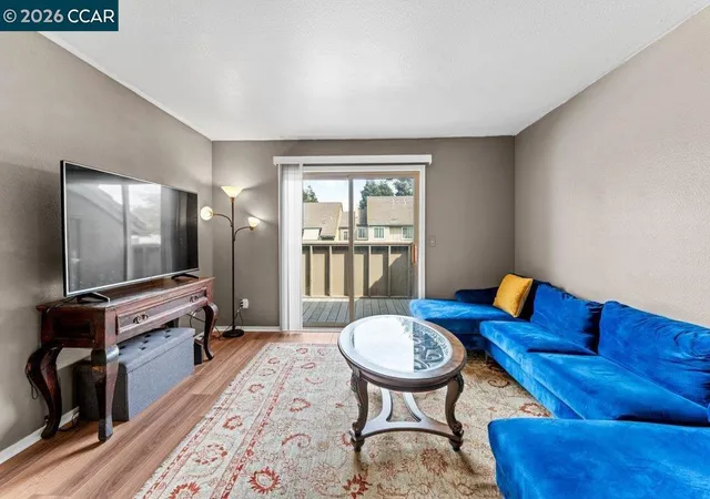 Listing Photo 5 - Condo for sale in building located at 2189 Lakeview, Pittsburg, CA 94565