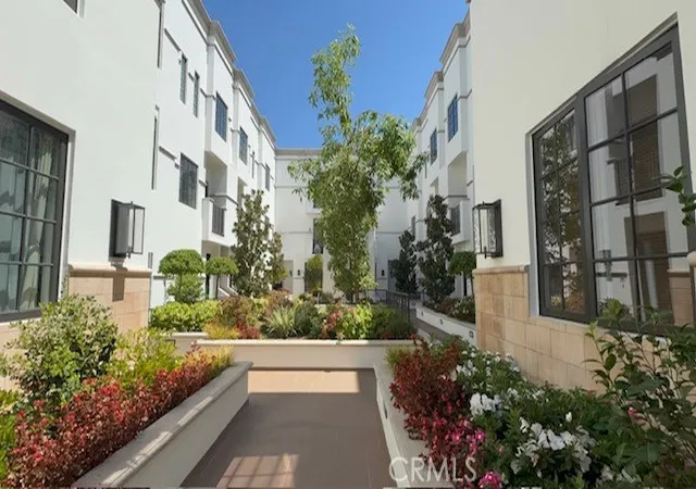 Photo 2 of Condo for sale at 288 S Oakland #103, Pasadena, CA 91101 | MLS# SR26190811 | Listing updated on 2026-09-14