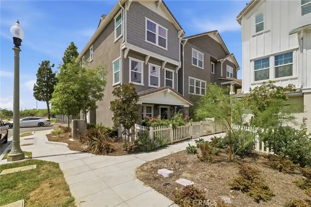 Photo 1 of Townhouse for sale at 591 Heritage Valley Pkwy, Fillmore, CA 93015 | MLS# SR26185470 | Listing updated on 2026-10-13