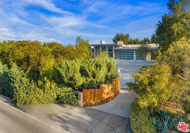 Photo 2 of Mansion for sale at 14700 Mulholland Dr, Los Angeles, CA 90077 | MLS# 26917995 | Listing updated on 2026-09-22