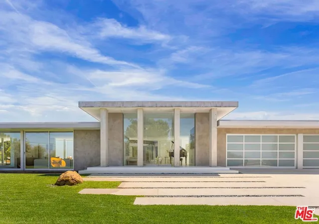 Photo 3 of Mansion for sale at 14700 Mulholland Dr, Los Angeles, CA 90077 | MLS# 26917995 | Listing updated on 2026-09-22