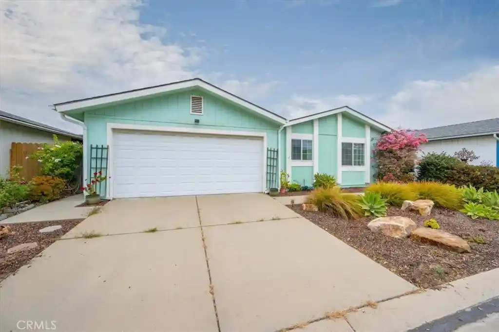 Photo 2 of Manufactured home for sale at 927 Vista Del Rio, Santa Maria, CA 93458 | MLS# PI26184499 | Listing updated on 2026-10-30