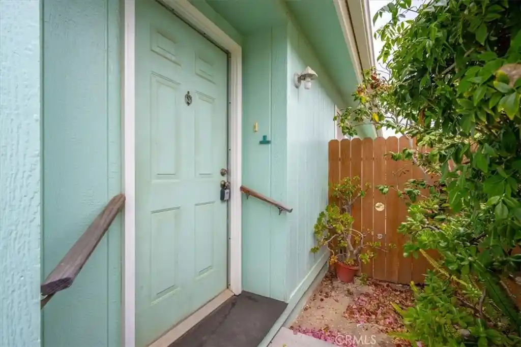 Photo 3 of Manufactured home for sale at 927 Vista Del Rio, Santa Maria, CA 93458 | MLS# PI26184499 | Listing updated on 2026-10-30