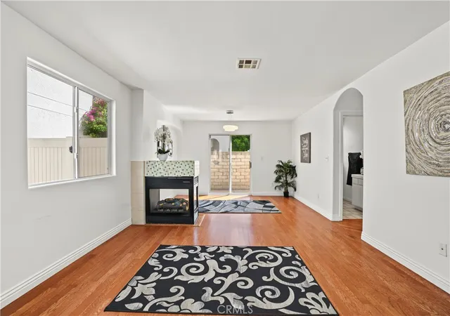 Photo 4 of Sale Pending at 18334 Keswick St, Reseda, CA 91335 | MLS# SR26189052 | Listing updated on 2026-10-09