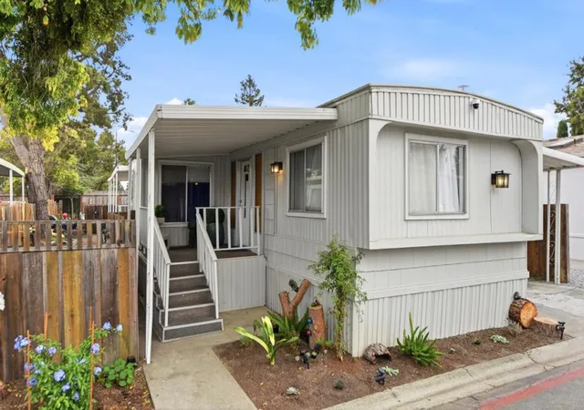 Photo 1 of Manufactured home for sale at 402 Los Encinos Ave #402, San Jose, CA 95134 | MLS# ML82059657 | Listing updated on 2026-10-11