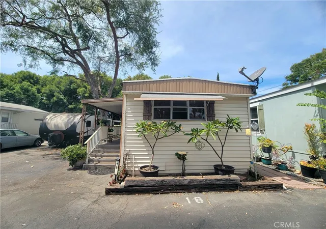 Photo 1 of Manufactured home for sale at 300 E Arbor St #18, Long Beach, CA 90805 | MLS# SB26191027 | Listing updated on 2026-09-21