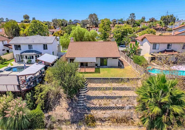 Photo 3 of Sale Pending at 637 Redlands Pl, Bonita, CA 91902 | MLS# PTP2606637 | Listing updated on 2026-10-02