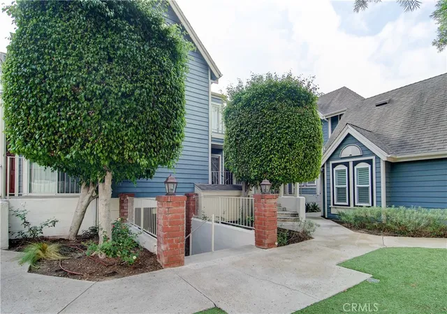 Listing Photo 1 - Condo for sale in building located at 810 Baker, Costa Mesa, CA 92626 - Unit #106