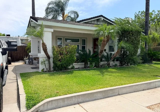 Photo 2 of Single family home for sale at 4574 Central Ave, Riverside, CA 92506 | MLS# CV26189728 | Listing updated on 2026-09-13