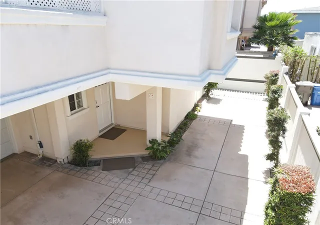 Photo 3 of Townhouse for sale at 2514 Vanderbilt Ln #C, Redondo Beach, CA 90278 | MLS# SB26190925 | Listing updated on 2026-10-01